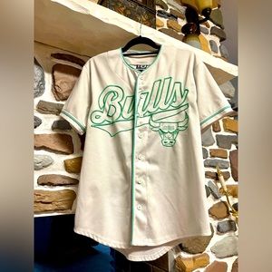 Bulls Size M Button-up Jersey NBA Basketball